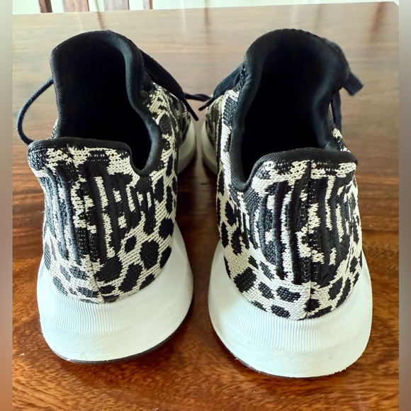 Adidas Swift Run 1.0 Running Shoe Women’s 7.5 - Picture 5 of 7